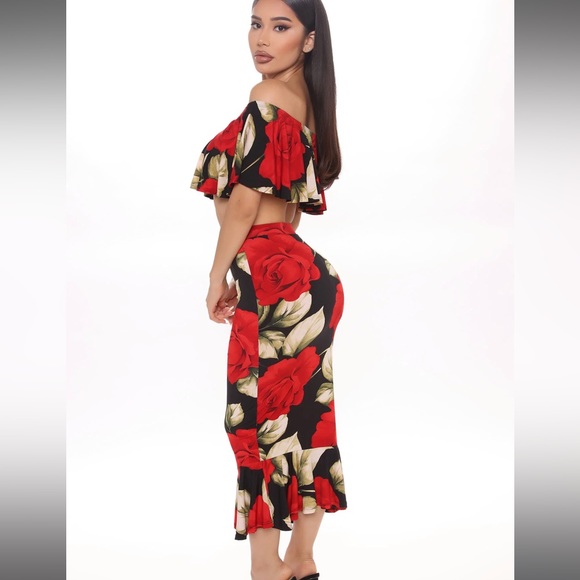 Rose Skirt Set - Picture 2 of 2